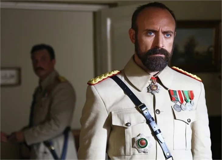 Halit Ergenç 'Binbaşı Cevdet' oldu..