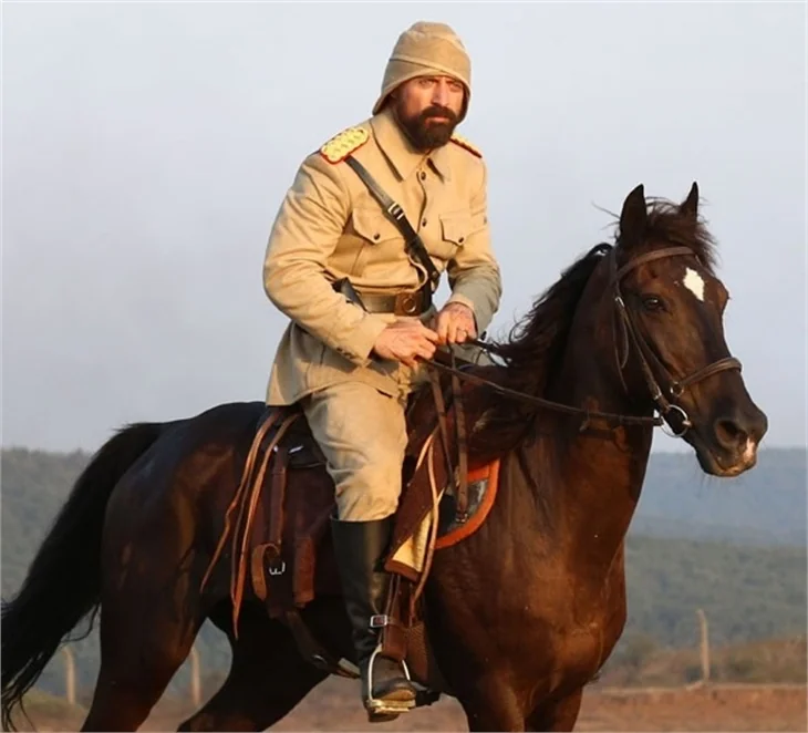 Halit Ergenç 'Binbaşı Cevdet' oldu..