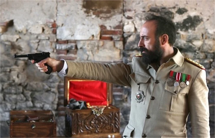 Halit Ergenç 'Binbaşı Cevdet' oldu..