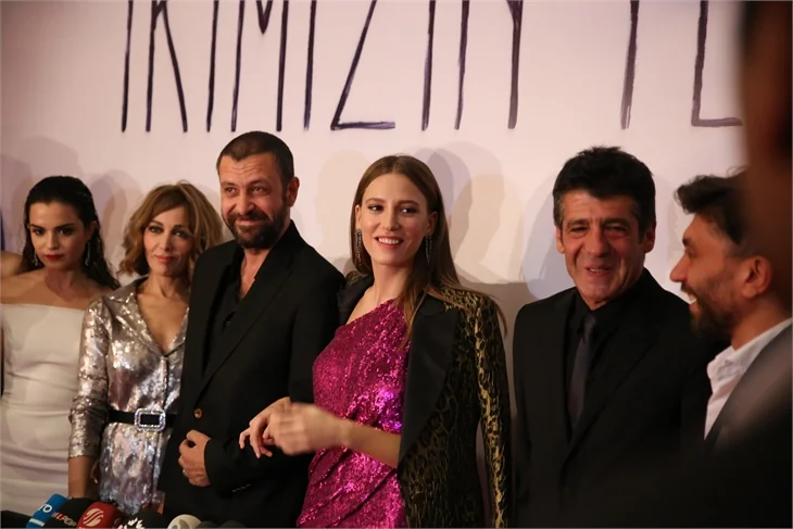 "İkimizin Yerine" filminin galasına ünlü akını