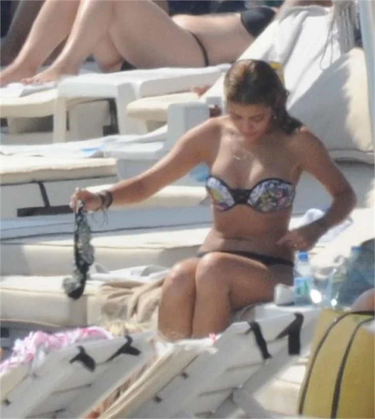 Artık bikinisini kabinde değiştirecek