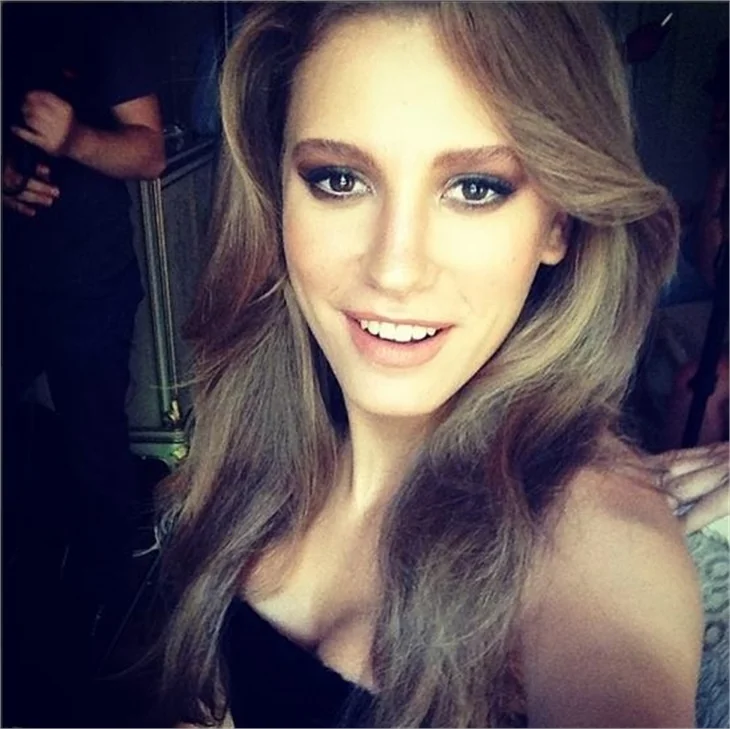 Serenay Sarıkaya ekranlara dönüyor