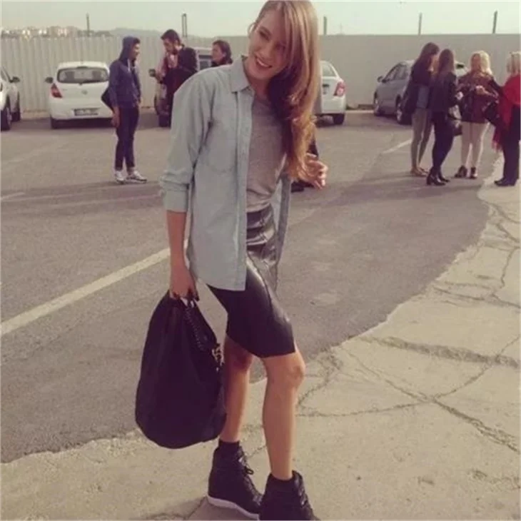 Serenay Sarıkaya ekranlara dönüyor