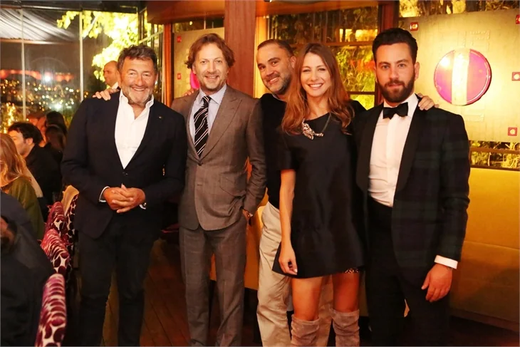 Tuba Ünsal'ın yeni tiyatro oyunu İsimsiz Yıldız'ın gala yemeği Sunset'te gerçekleşti
