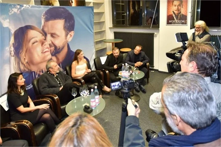 "İkimizin Yerine" filmi Berlin'de gala yaptı!