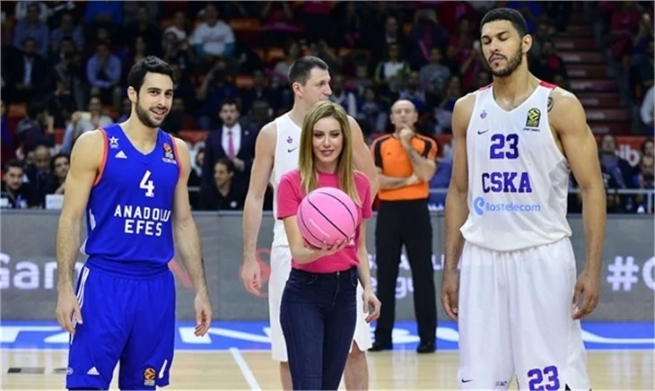 Maçı değil, Sinem Kobal'ı izlediler...