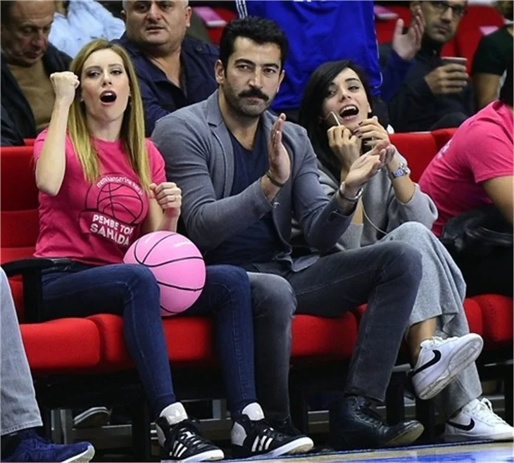 Maçı değil, Sinem Kobal'ı izlediler...