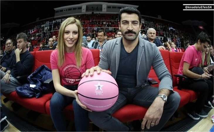 Maçı değil, Sinem Kobal'ı izlediler...