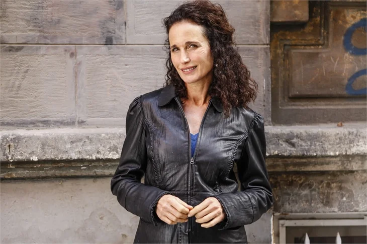 Dünyaca ünlü oyuncu Andie MacDowell, Paramparça setinde!