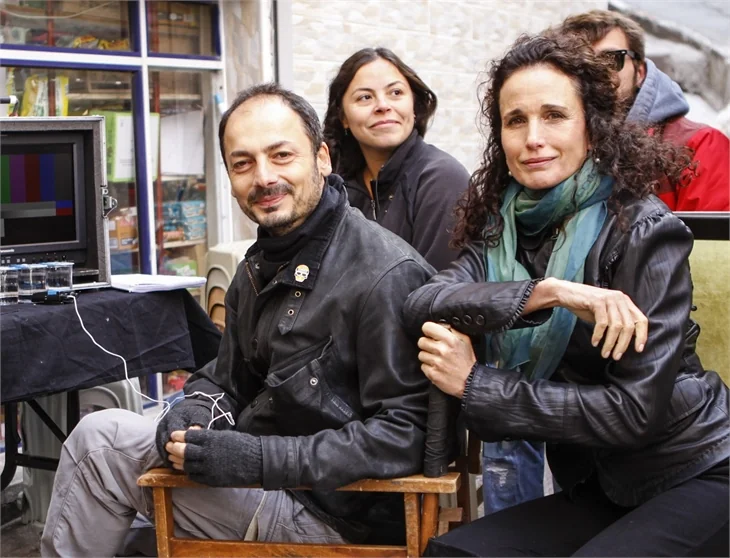Dünyaca ünlü oyuncu Andie MacDowell, Paramparça setinde!