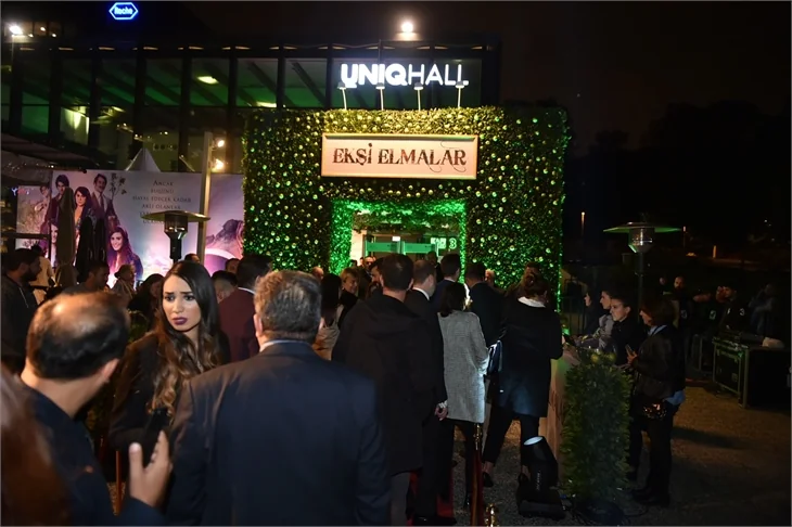 'Ekşi Elmalar' galasında duygu seli!