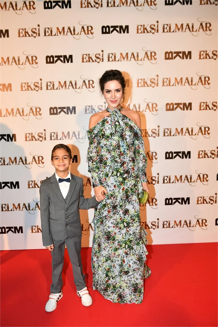 'Ekşi Elmalar' galasında duygu seli!
