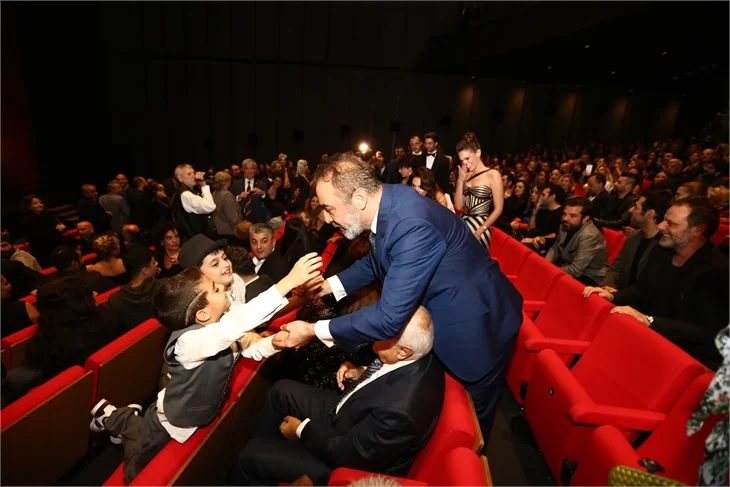 'Ekşi Elmalar' galasında duygu seli!