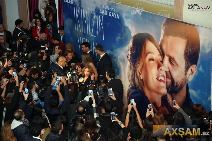 Serenay Sarıkaya ve Zerrin Tekindor, Bakü'de