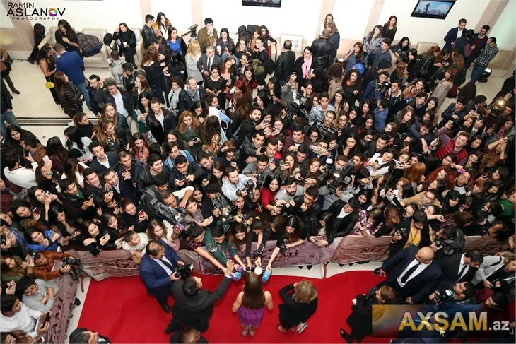 Serenay Sarıkaya ve Zerrin Tekindor, Bakü'de