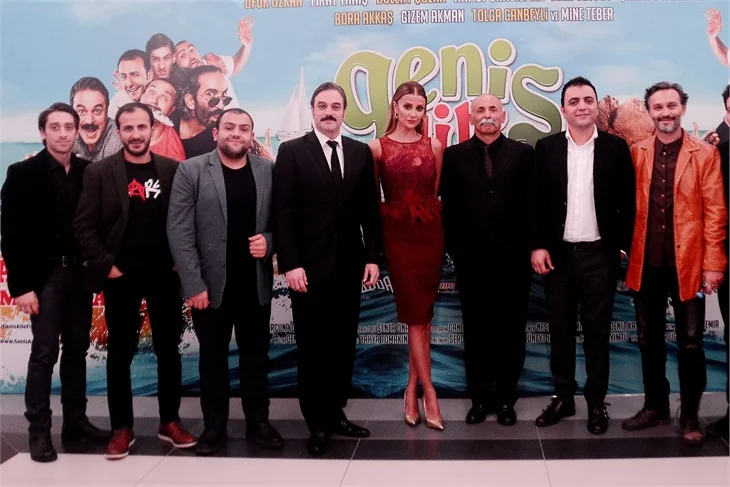 'Geniş Aile Her Türlü'ye renkli gala!