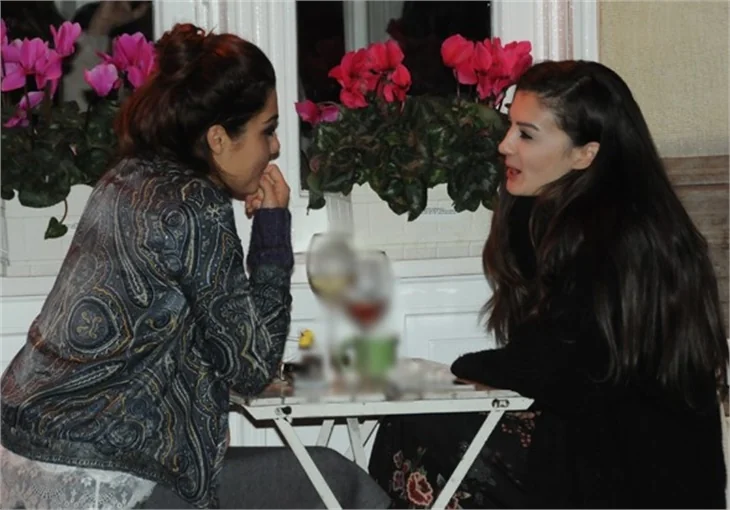 Hande Erçel ve Burcu Özberk buluşması