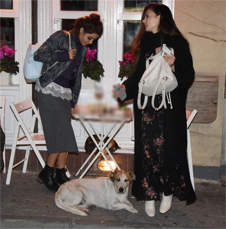 Hande Erçel ve Burcu Özberk buluşması