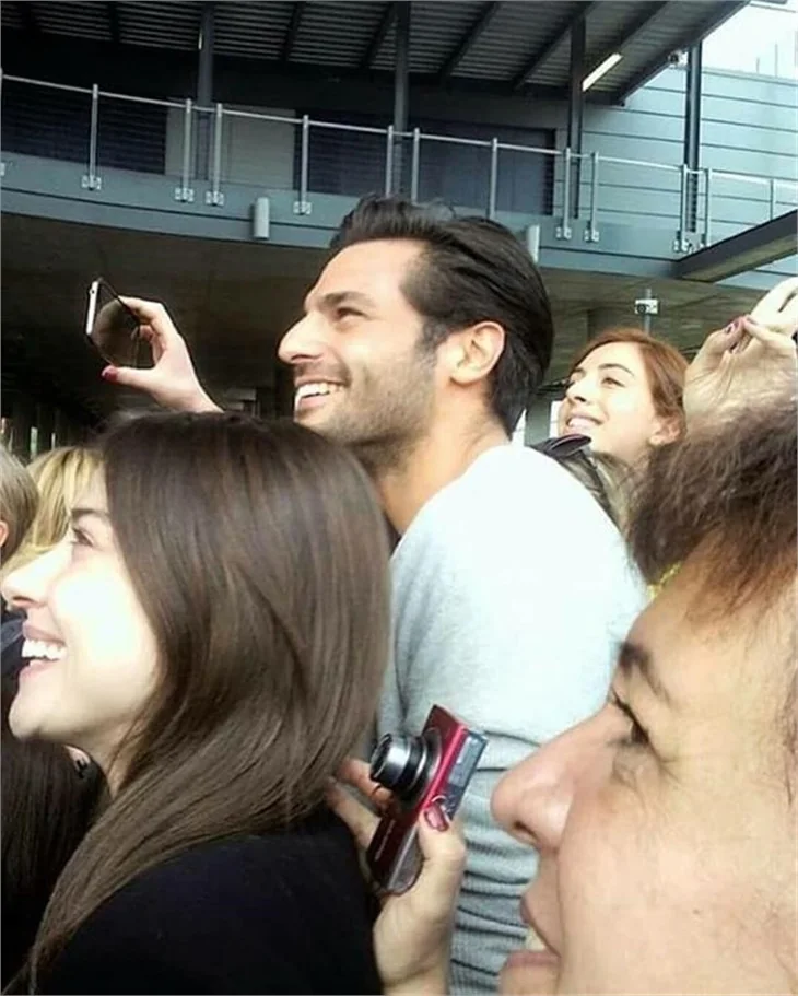 Serkan Çayoğlu ile Özge Gürel'den evlilik sürprizi