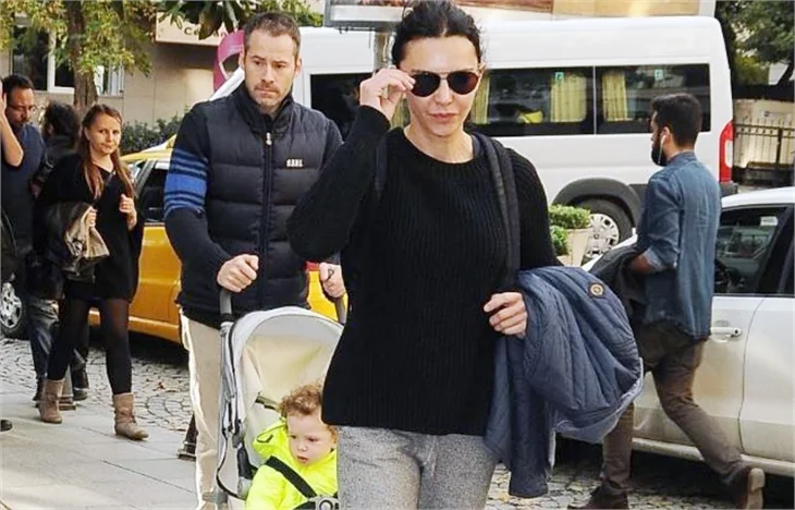 Hande Ataizi'den anlamsız hareketler