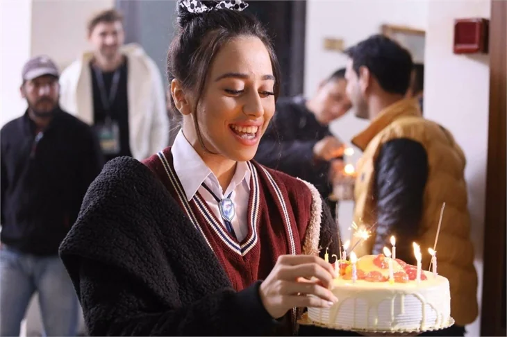 'Hayat Bazen Tatlıdır' setinde sürpriz doğum günü!