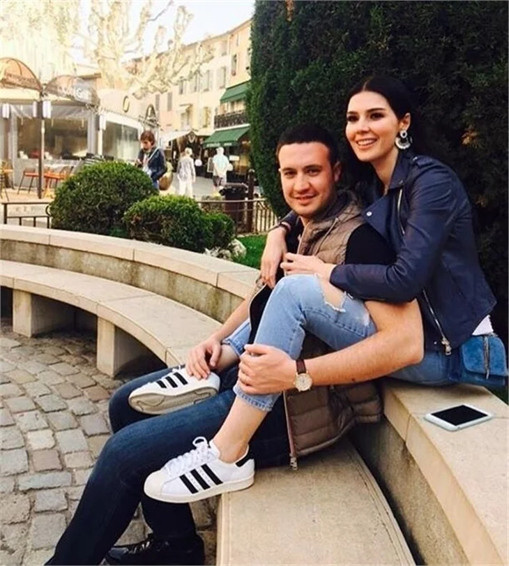 Hatice Şendil bebeğinin cinsiyetini açıkladı