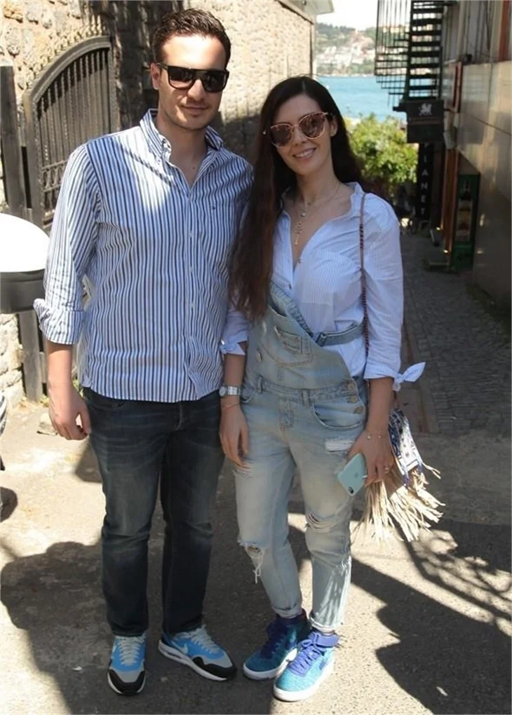 Hatice Şendil bebeğinin cinsiyetini açıkladı