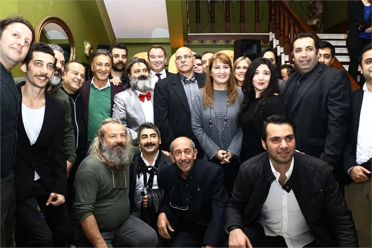 Seksenler ekibi 200. bölümü kutladı