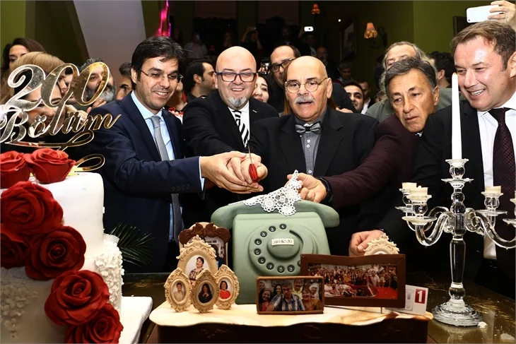 Seksenler ekibi 200. bölümü kutladı