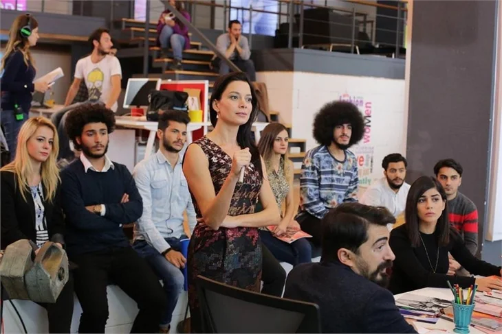 Seviyor Sevmiyor'un 18. yeni bölümde Deniz ayrılık haberiyle şoke oldu!