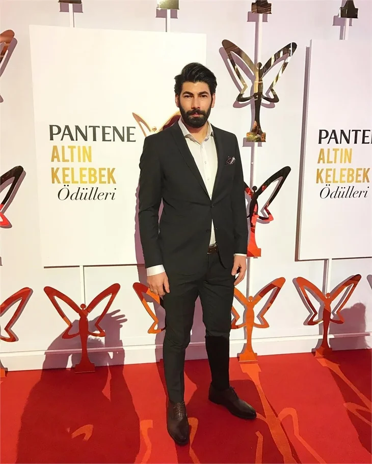 Altın Kelebek Ödülleri'nin kırmızı halısında şıklık yarışı