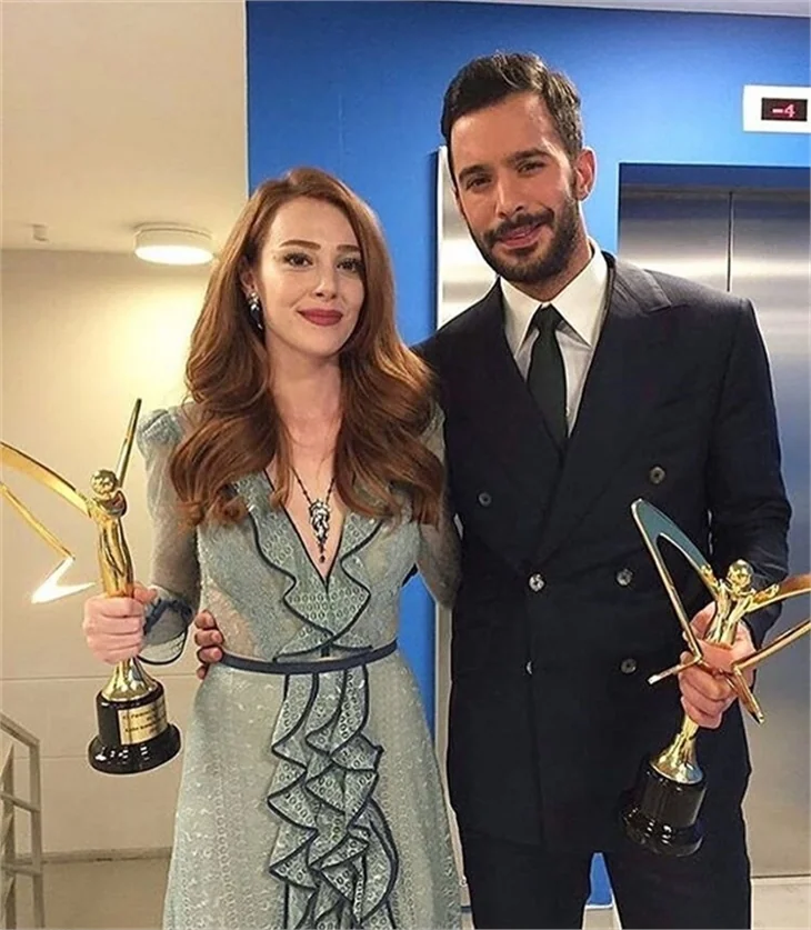 Altın Kelebek Ödülleri'nin kırmızı halısında şıklık yarışı