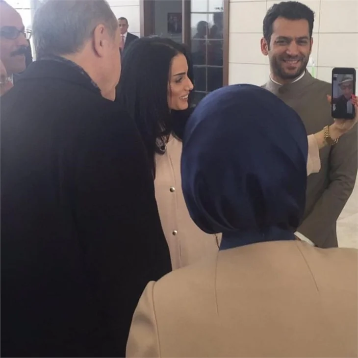 Murat Yıldırım nişanlısının ailesiyle yemeğe çıktı