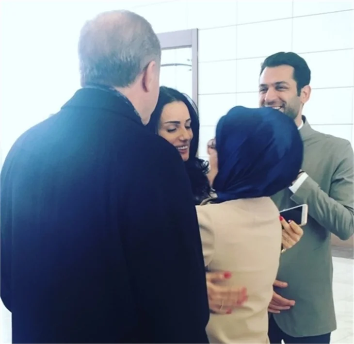 Murat Yıldırım nişanlısının ailesiyle yemeğe çıktı