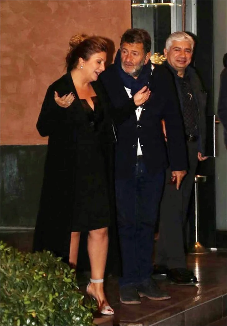 Sibel Can çocuklarıyla bir arada