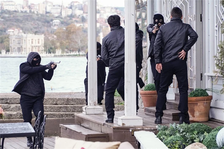 Paramparça 81. bölüm özeti ve fotoğrafları