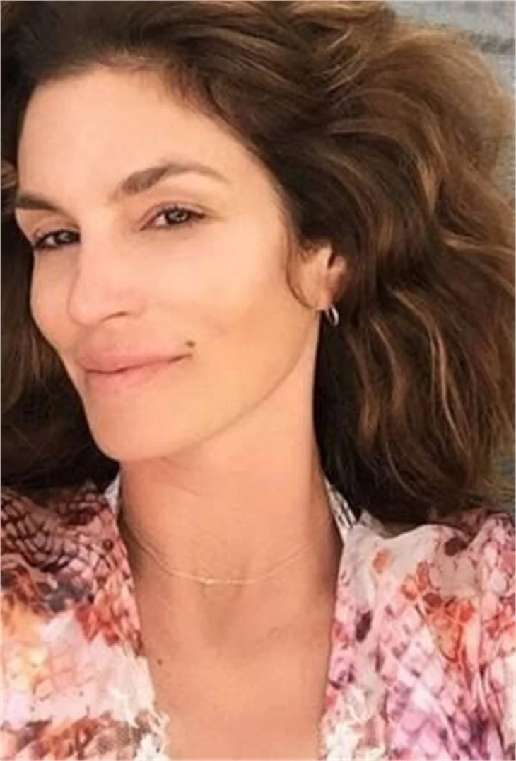 Ünlülerden makyajsız selfie'ler