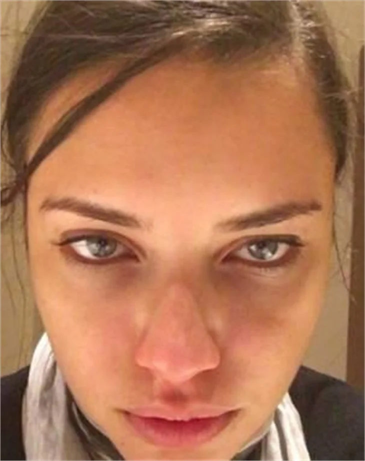 Ünlülerden makyajsız selfie'ler