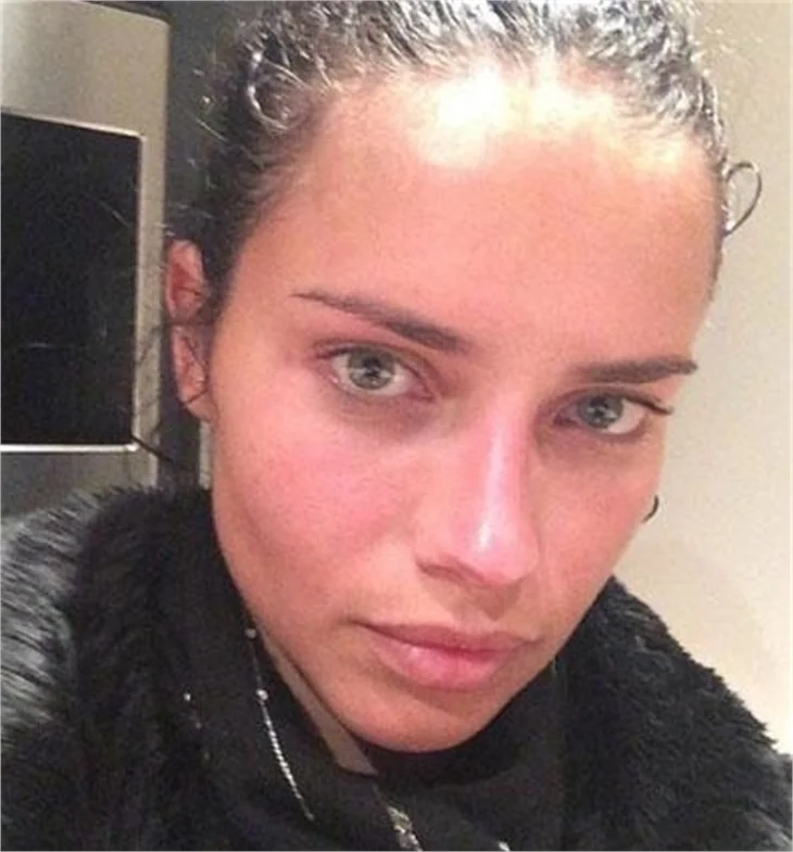 Ünlülerden makyajsız selfie'ler