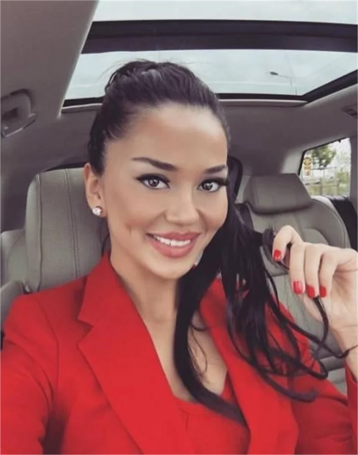 Ünlülerden makyajsız selfie'ler