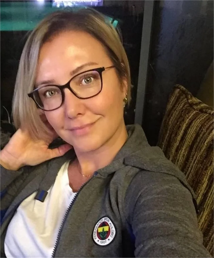 Ünlülerden makyajsız selfie'ler