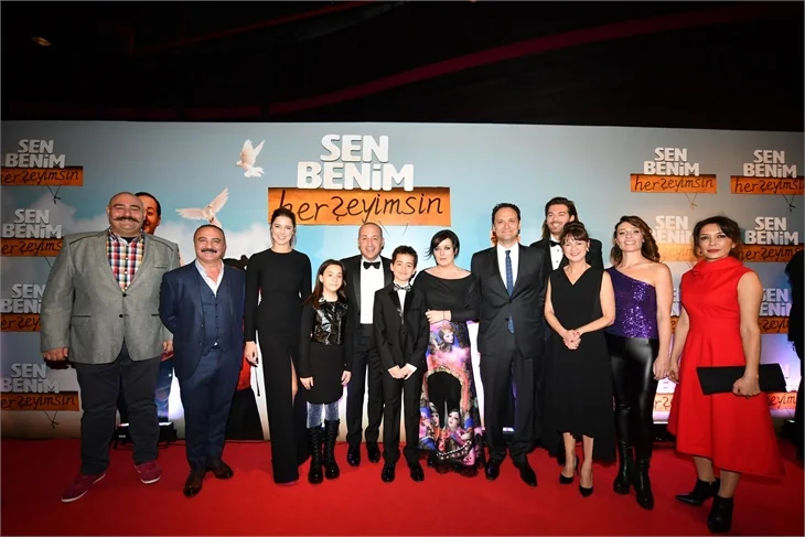 Çevik ailesi tam kadro "Sen Benim HerŞeyimsin"in galasında!