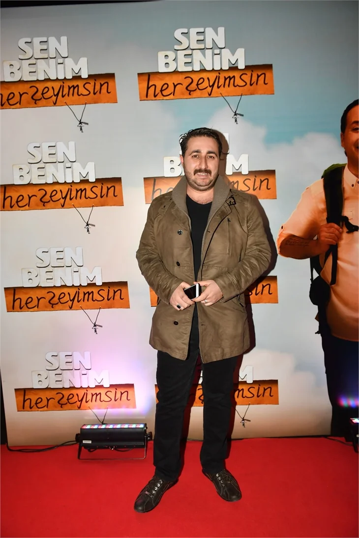 Çevik ailesi tam kadro "Sen Benim HerŞeyimsin"in galasında!