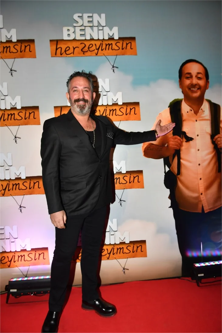 Çevik ailesi tam kadro "Sen Benim HerŞeyimsin"in galasında!