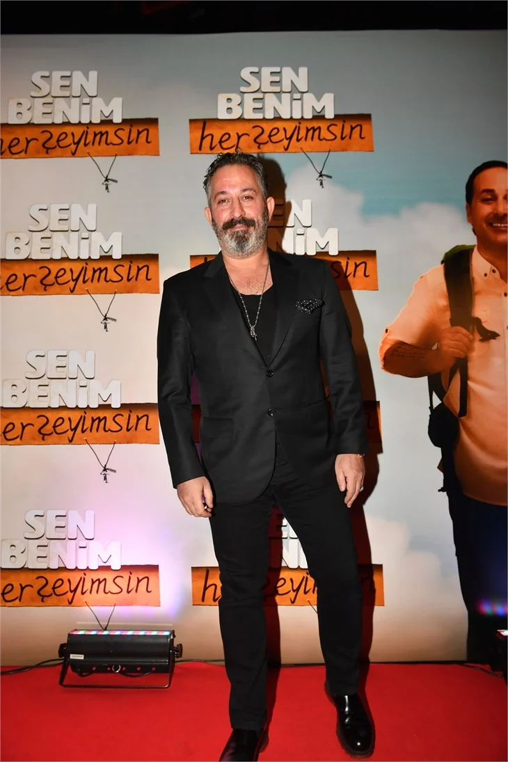Çevik ailesi tam kadro "Sen Benim HerŞeyimsin"in galasında!