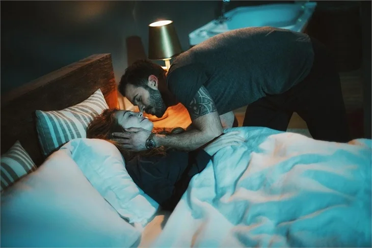 'Kiralık Aşk'ta Defne ve Ömer aşkı tam gaz!