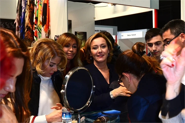 'Alışveriş Günleri’nin ilk gününde ünlüler geçidi!