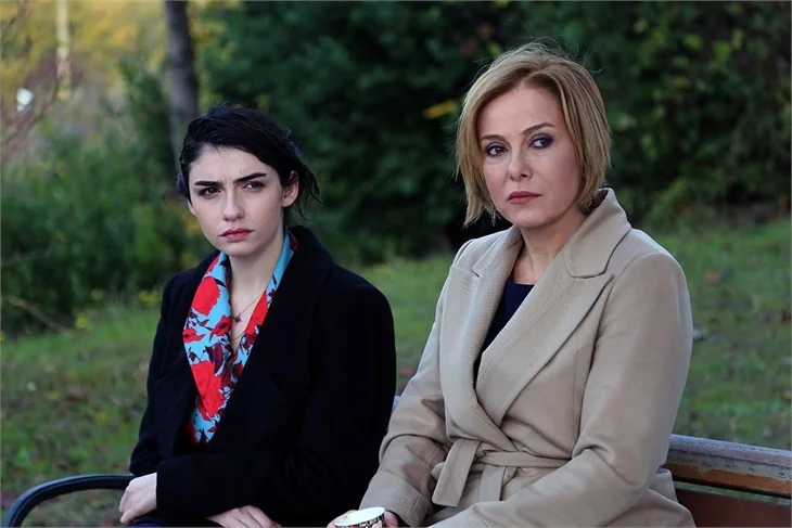 'Yüksek Sosyete'de aşıkları bekleyen son ne?