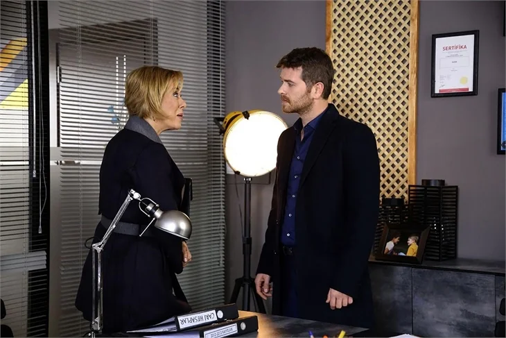 'Yüksek Sosyete'de aşıkları bekleyen son ne?