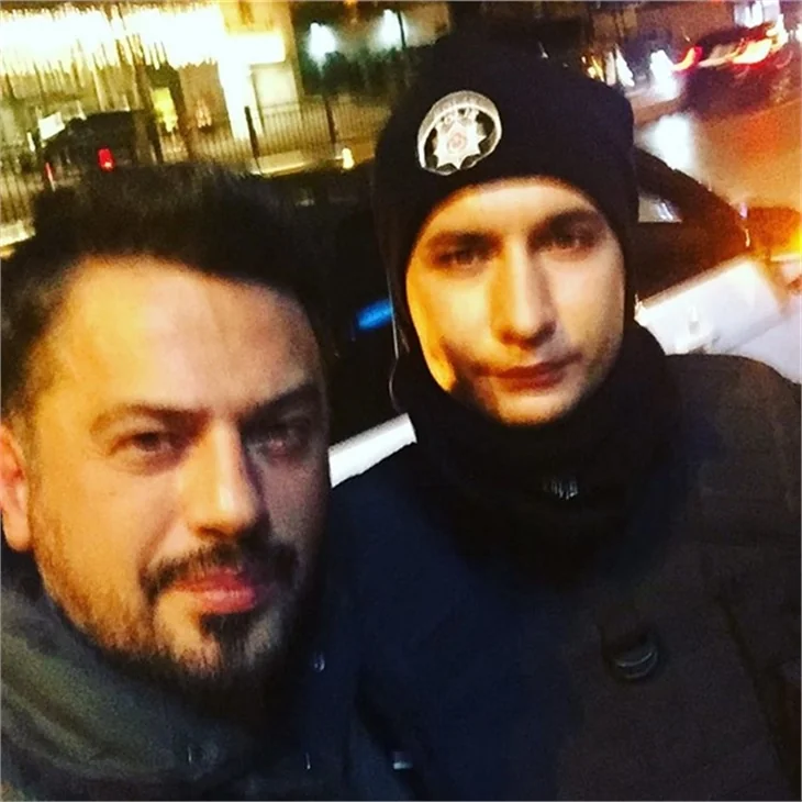 Ünlüler polislerin yanında!